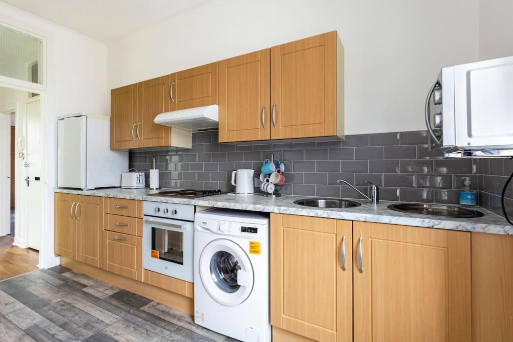 Spacious Stylish Centraly Located Flat Near Beach ラーグス エクステリア 写真